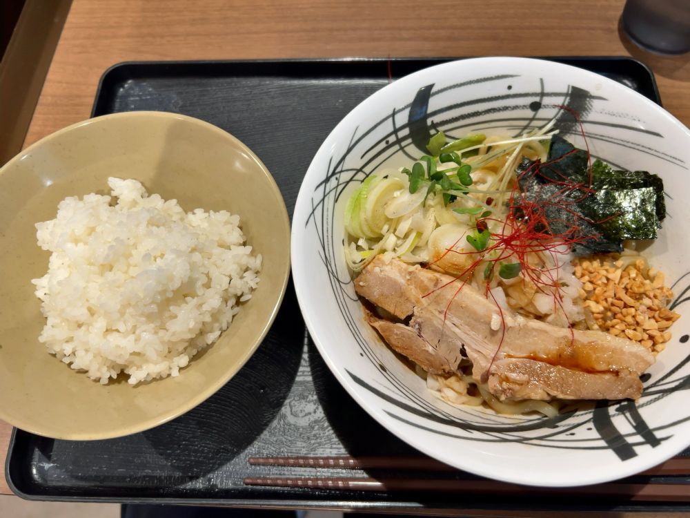 毎回同じ店で食ってるからたまには違うとこの油そばも食ってみたいな。
お勧めある？