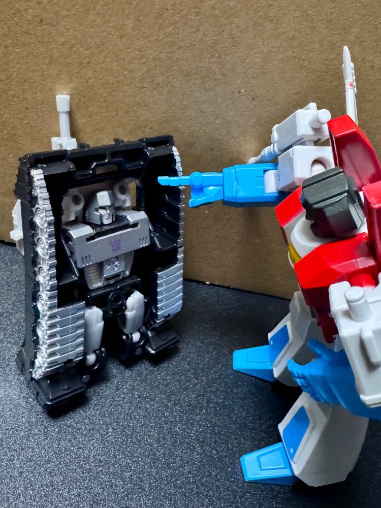 シルバータンクメガトロンの裏側をイジるyoloparkスタースクリーム