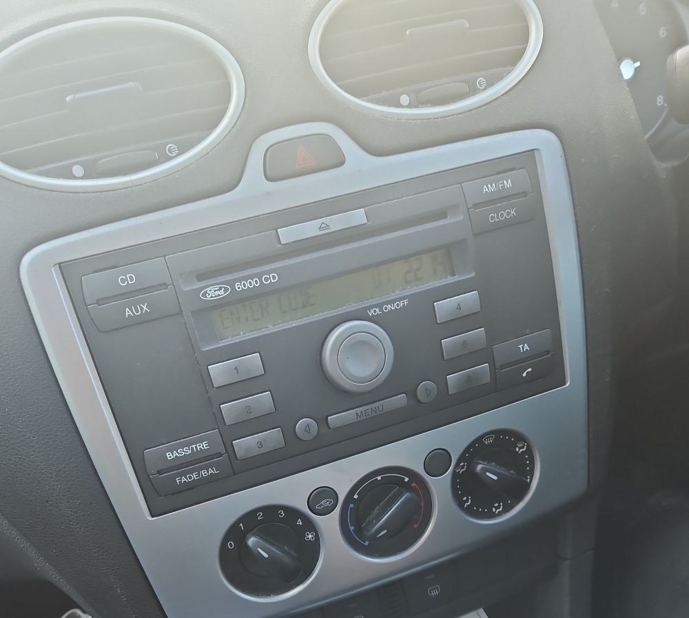 CD6100 car stereo for Ford Focus