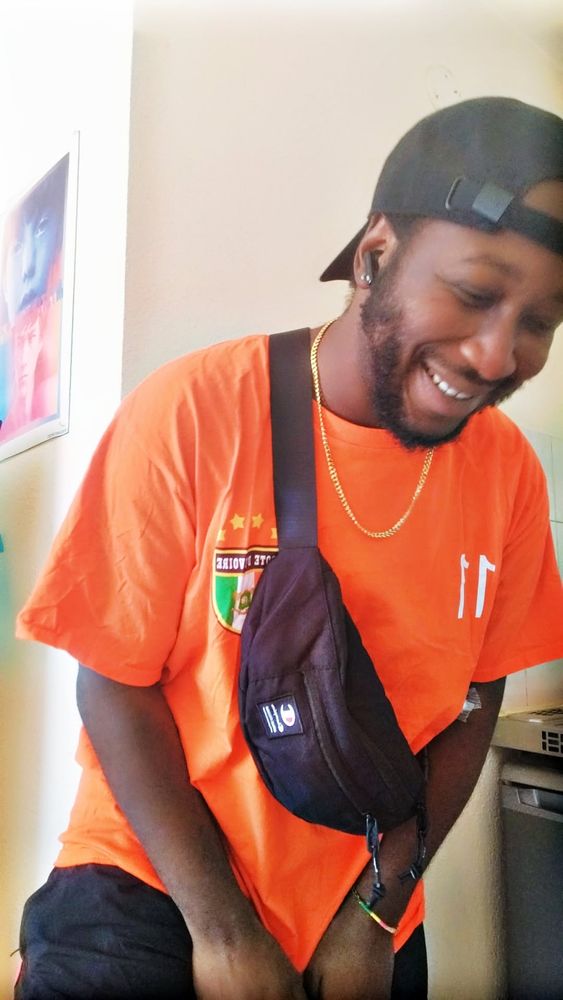 Moi qui souris comme un con avec ma vielle barbe là, bref.......