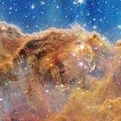 Pareidolie d'une tête d'homme allongé (éventuellement avec sa main sur le côté de la tête)