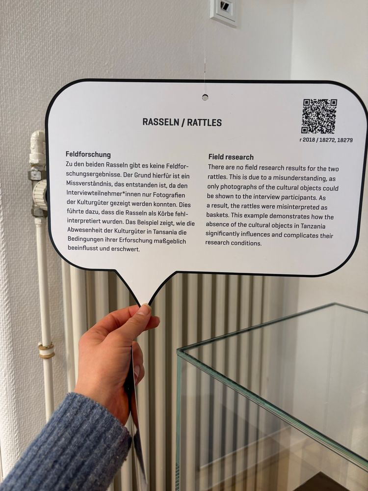 Ausstellungstext zu Rasseln aus den angeeigneten ethnologischen Objekten der Sammlung Karl Brauns.