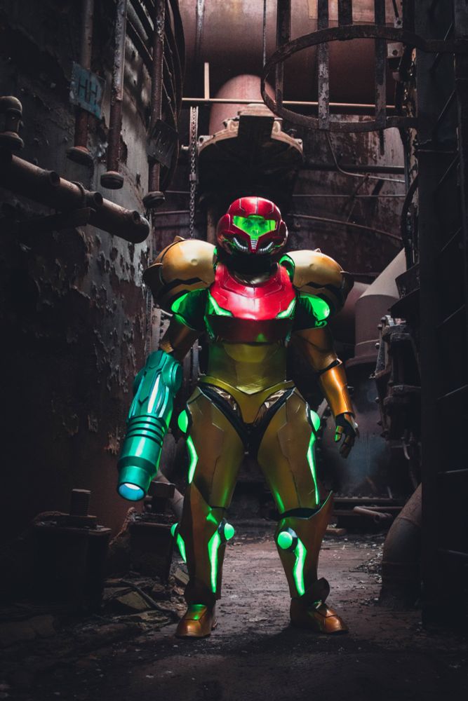 Samus Varia Suit cosplay from Metroid