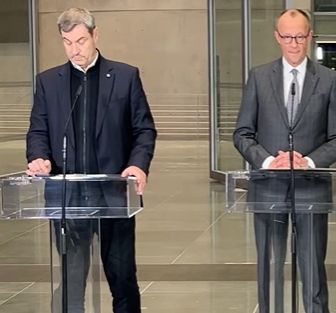 Bild von der Pressekonferenz zum Sondervermögen