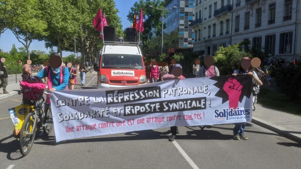 Cortège Solidaires Informatique
Banderole 
"Contre la répression patronale, 
Solidarité et riposte syndicale !
Une attaque contre un-e est une attaque contre tous-tes !"