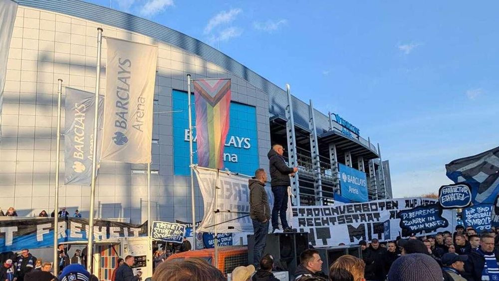 Protestkundgebung in Hamburg: Fans setzen gemeinsam starkes Zeichen