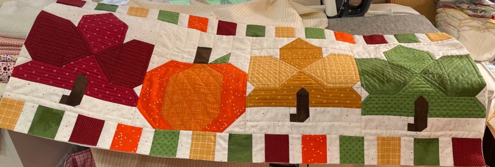 Bench pillow top complete designed by Heather Peterson of Anka’s Treasure’s pattern “Falling for You” 