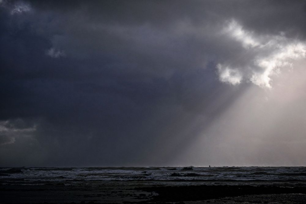 Nuage de pluie sur la mer