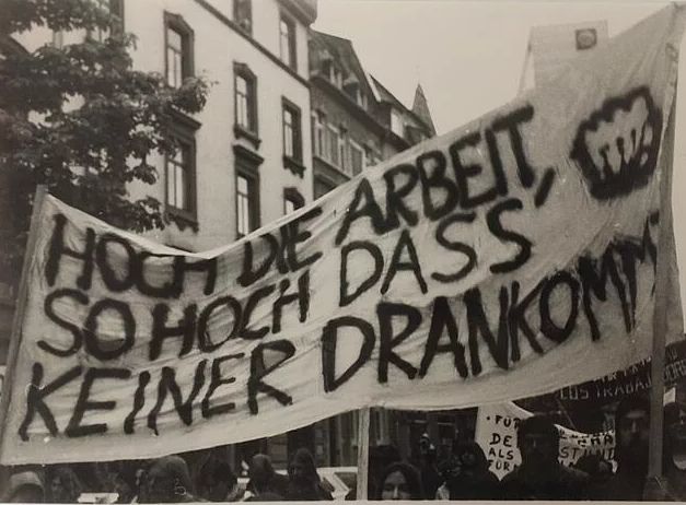 Transparent: Hoch die Arbeit, so hoch dass keiner drankommt