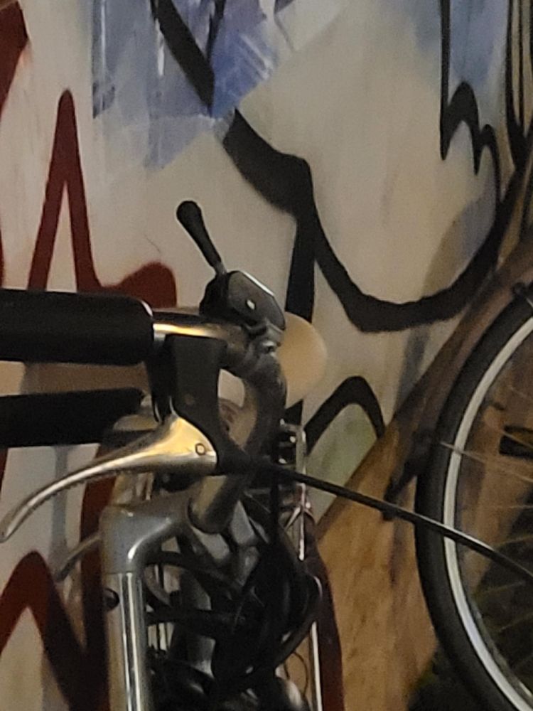 fiets tegen grafitti