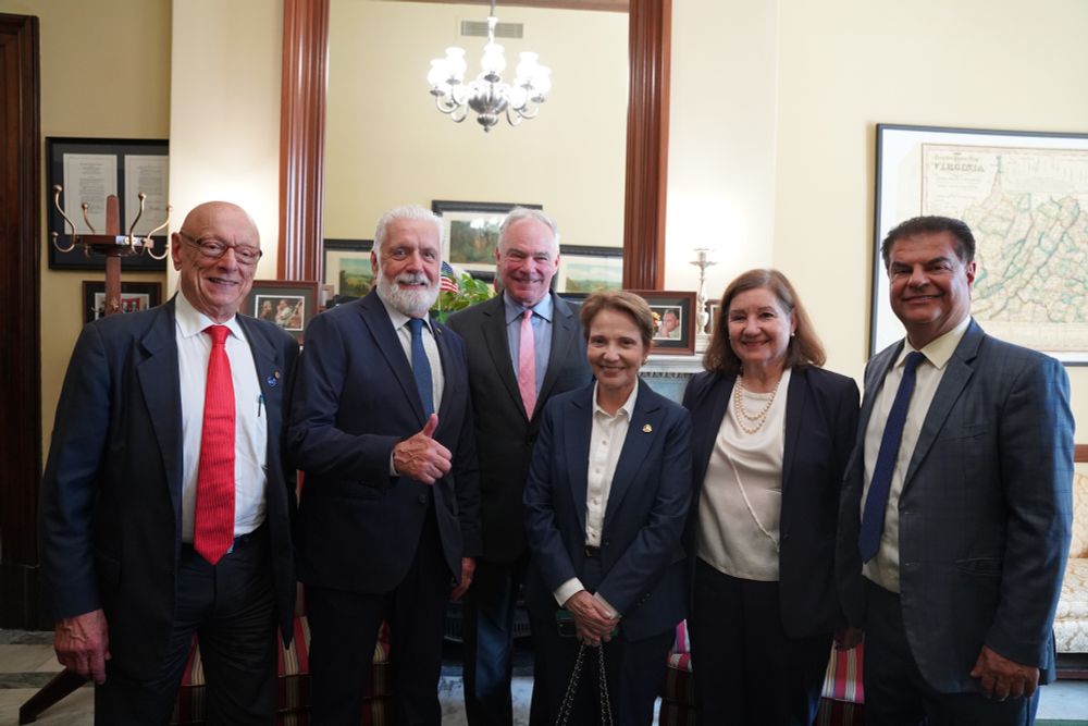 Senator Kaine poses for a photo with the Brazilian lawmakers. 