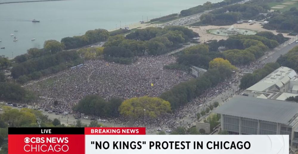 grant park in Chicago, completely full of people (helicopter photo from CBS broadcast)