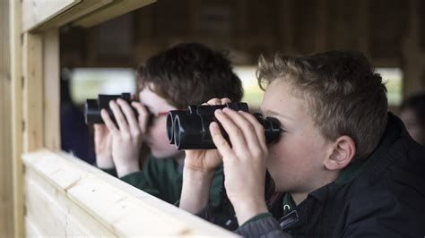 2 people birdwatching from a hide
