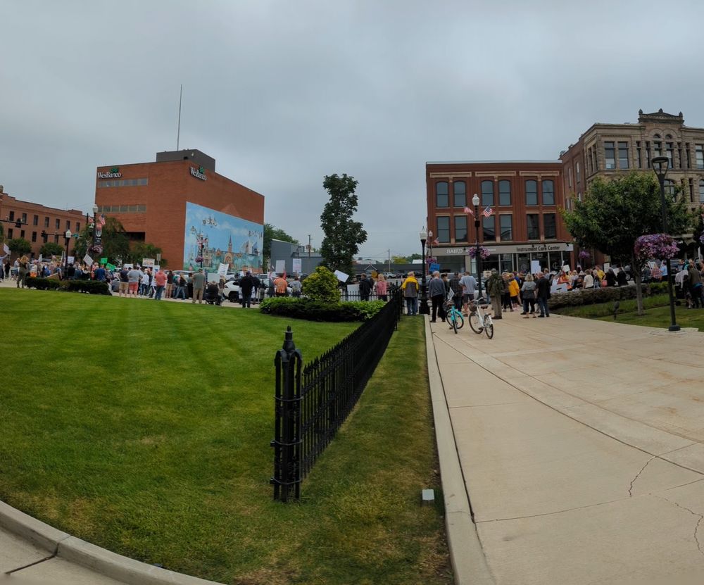 600 protestors at city hall in Findlay, Ohio