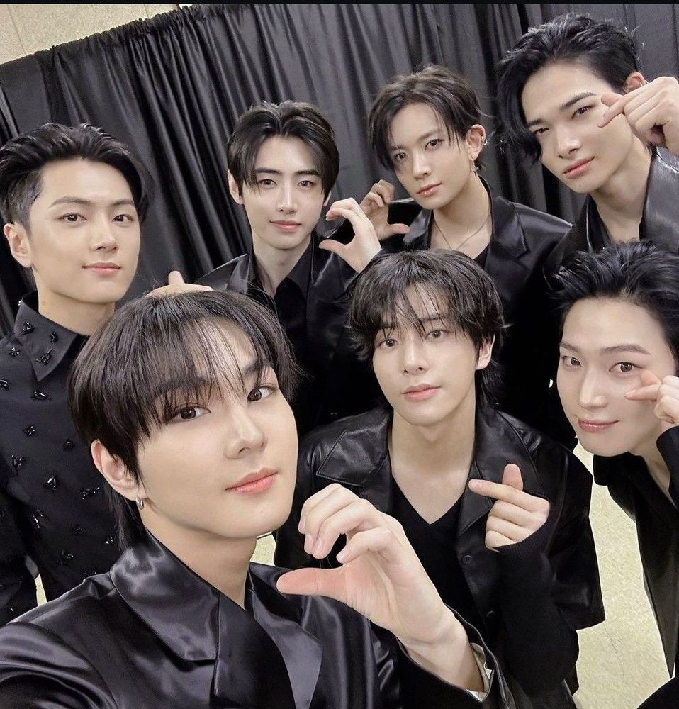 enhypen group photo