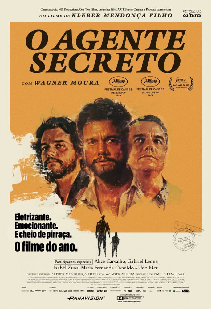 Pôster oficial de "O Agente Secreto", filme de Kleber Mendonça Filho e estrelado por Wagner Moura (três visuais diferentes de seu personagem estampam o cartaz). 