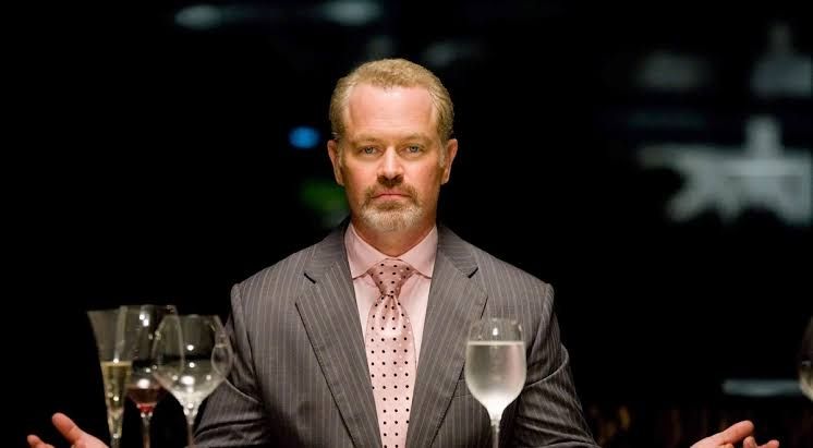 Neal McDonough como Bison em "A Lenda de Chun-Li".