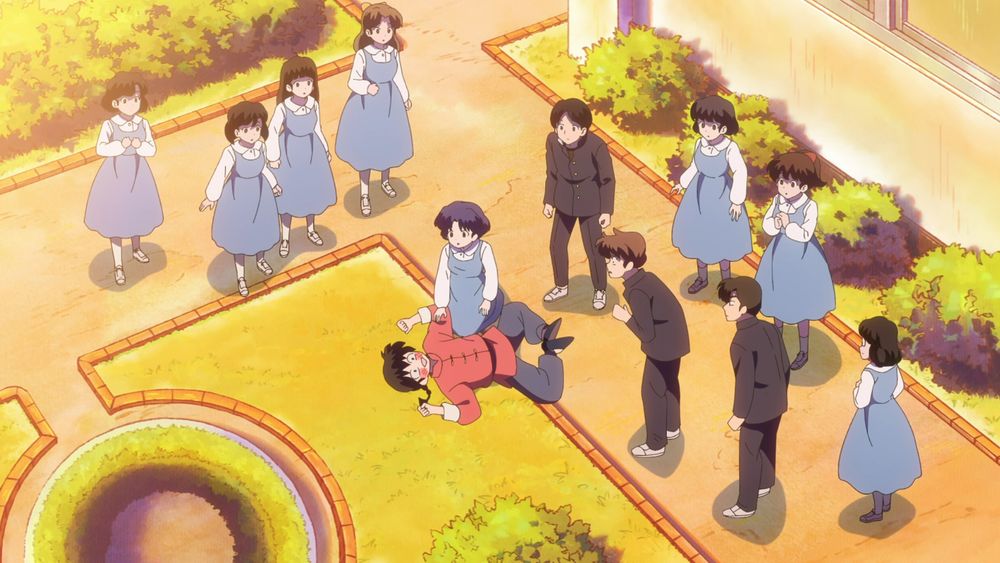 Mesmo com tapas de Akane, Ranma continua em estado catatônico no pátio do colégio (Episódio 1 da 2ª temporada de "Ranma 1/2").