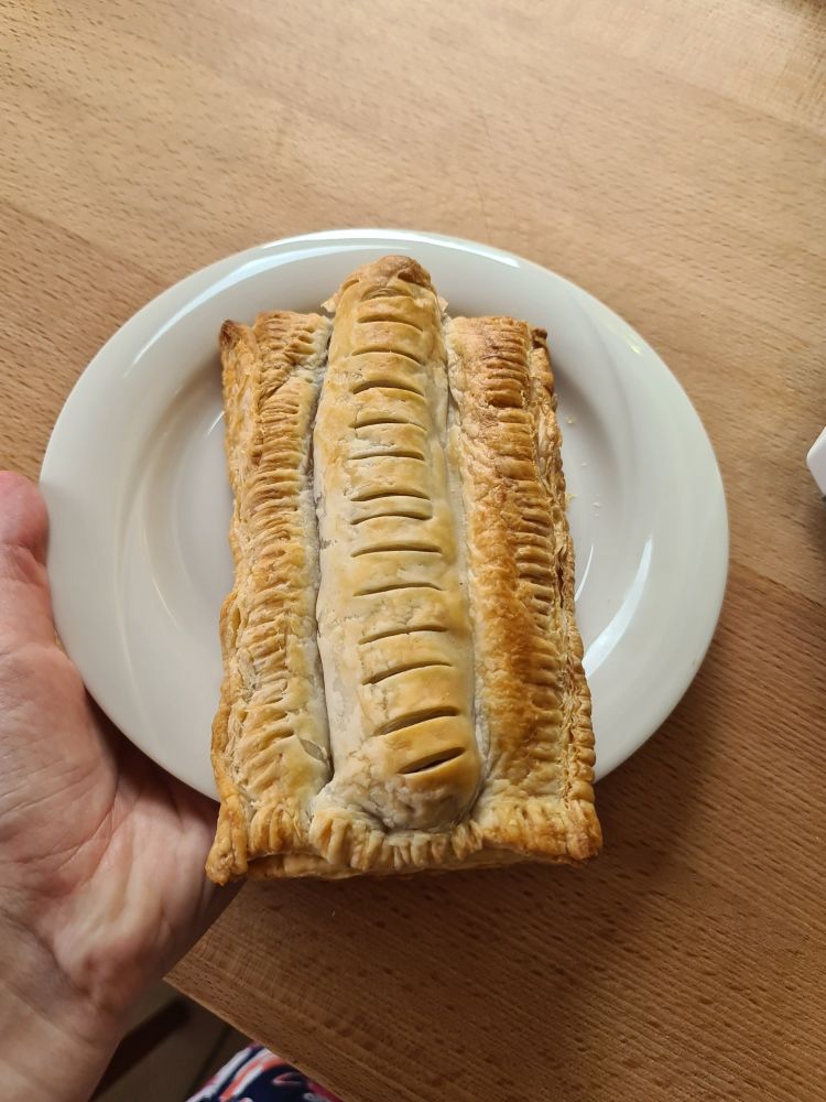Holländische Frikandelle, aussen rum Blätterteig, im Ofen gebacken