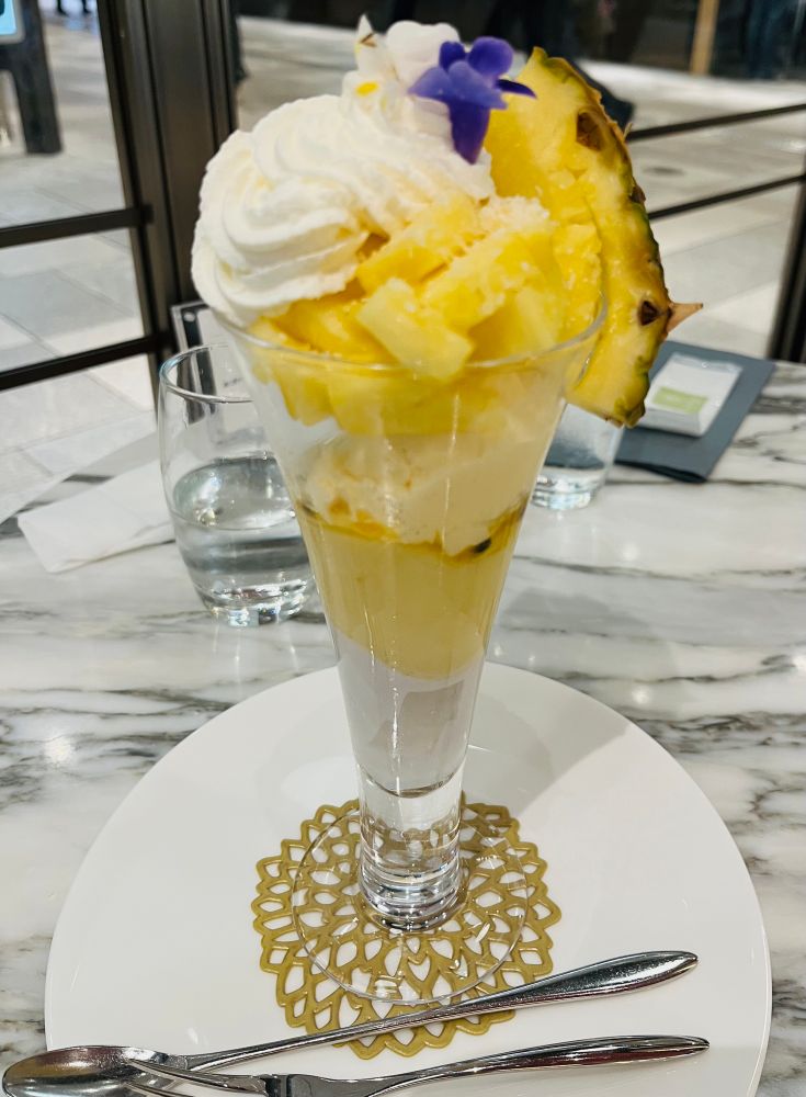 パイナップルとココナッツのパフェ。