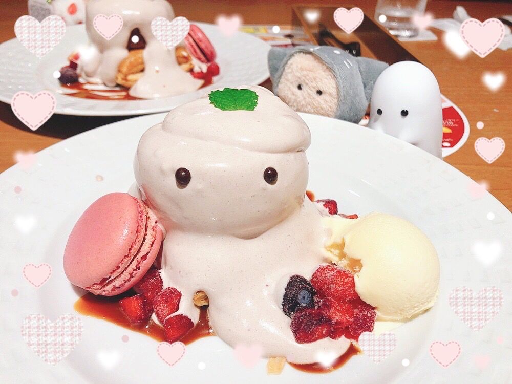 こっちをジッと見つめてくるおばけさん(*´˘`*)♡