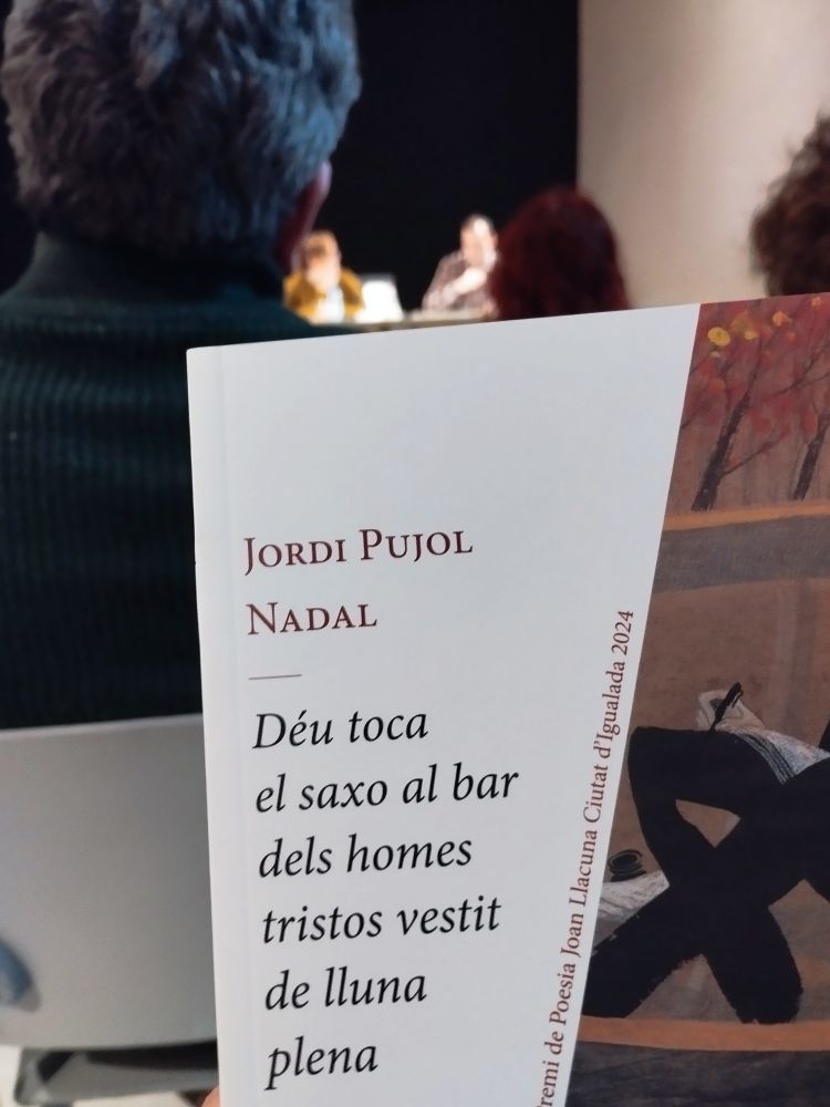Presentació del llibre Déu toca el saxo al bar dels homes tristos vestit de lluna plena a l'Espai Betúlia.