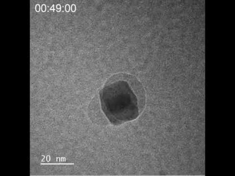 Nano-sized bubble of water forms out of thin air