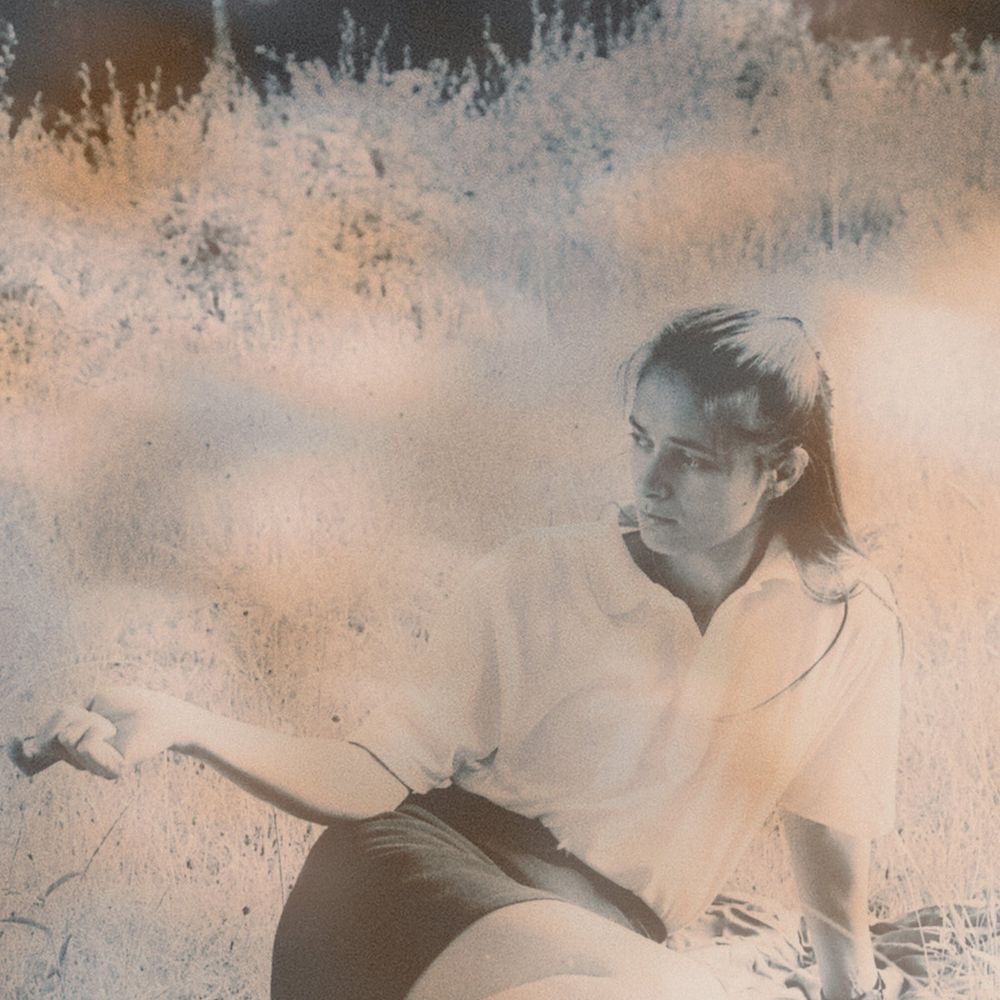 Carme López - Quintela
Album art features a woman, presumably the artist, in a washed out black and white photo. She is sitting in a field and looking off in the distance to the left of the frame.