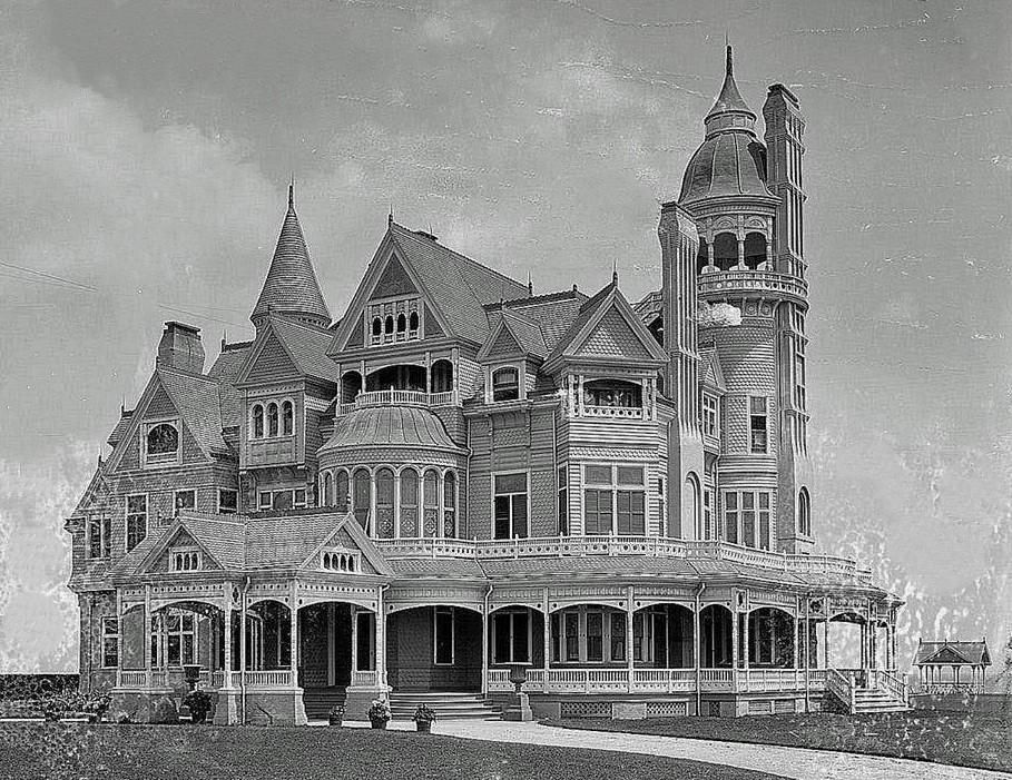 Photo en noir et blanc d'une impressionnante mégabarraque melangeant tous les styles architecturaux 