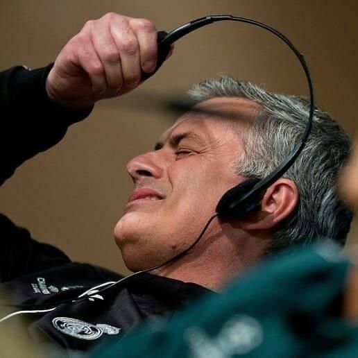 Jose Mourinho removing headphones in disgust 