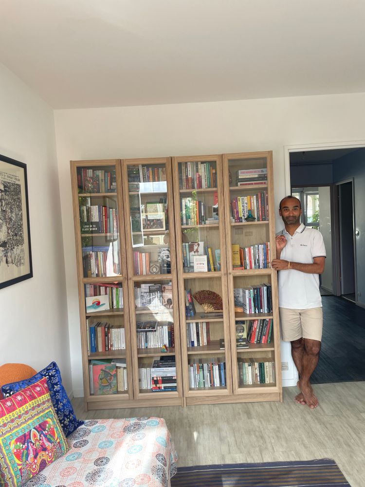 Me another pose to the side of the bookshelf