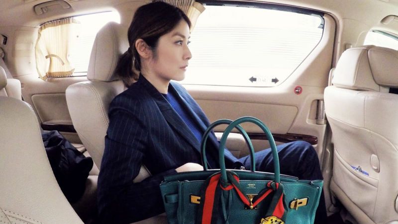 Hong Kong Cantopop star Kelly Chen is auctioning off her Hermes bag collection