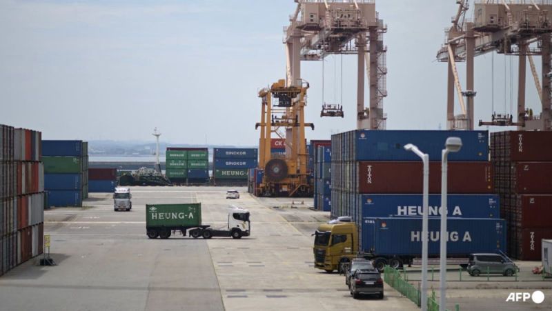 Praise Trump and speak simply: How the South Korean team negotiated its trade deal