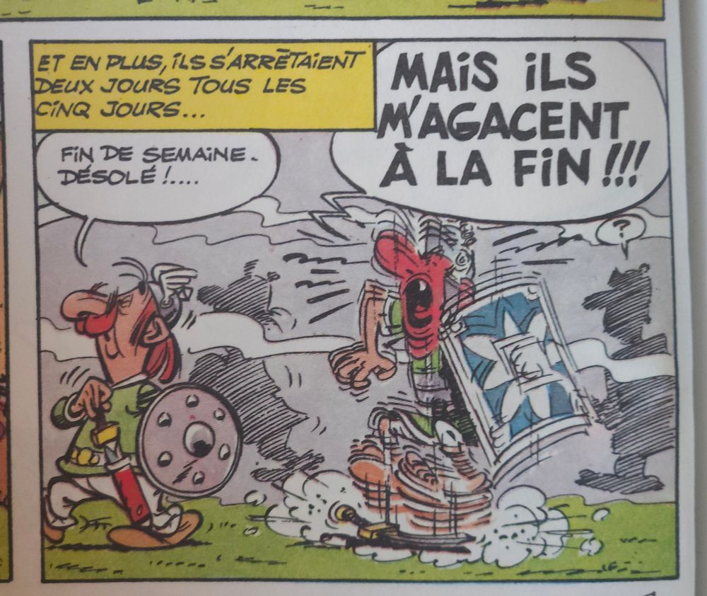 Case d’Asterix chez les bretons. L’encadré jaune indique "Et en plus, ils s’arrêtaient deux jours tous les 5 jours" Le légionnaire Romain hurle "Mais il m’agacent a la fin!!!" Pendant que le breton s’en va en disant "Fin de semaine, désolé "