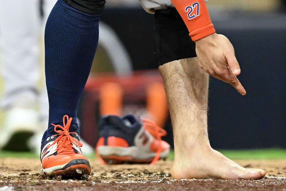 CLICK HERE FOR JOSE ALTUVE FEET PICS