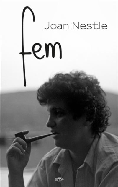 Couverture de "Fem" : photographie en noir et blanc de l'autrice, fumant une pipe. 