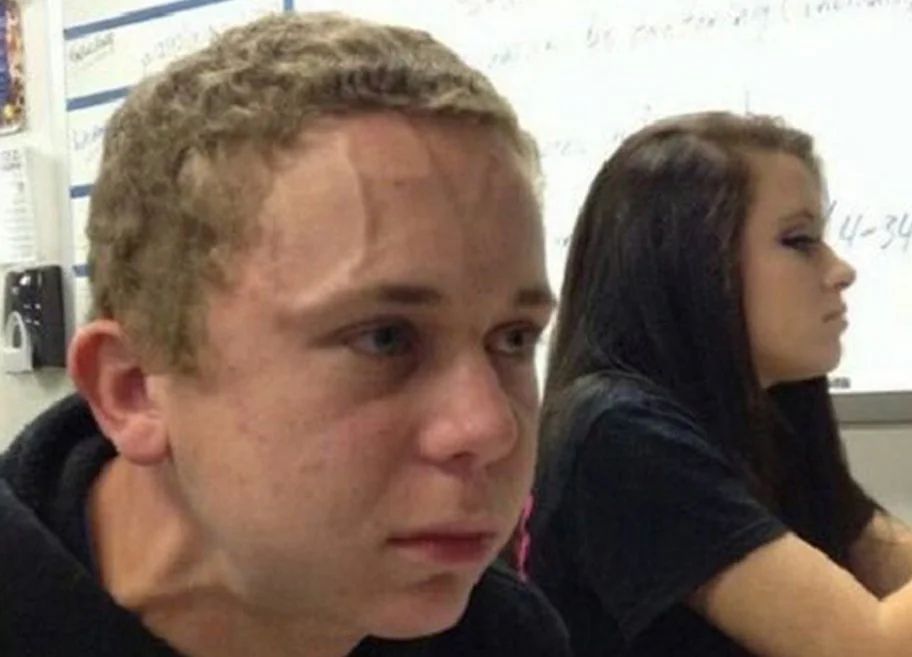 “When you’re a vegan and haven told anyone in 8 minutes” meme