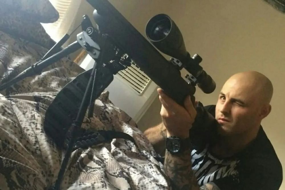Photo allegedly of David Jones with a machine gun.