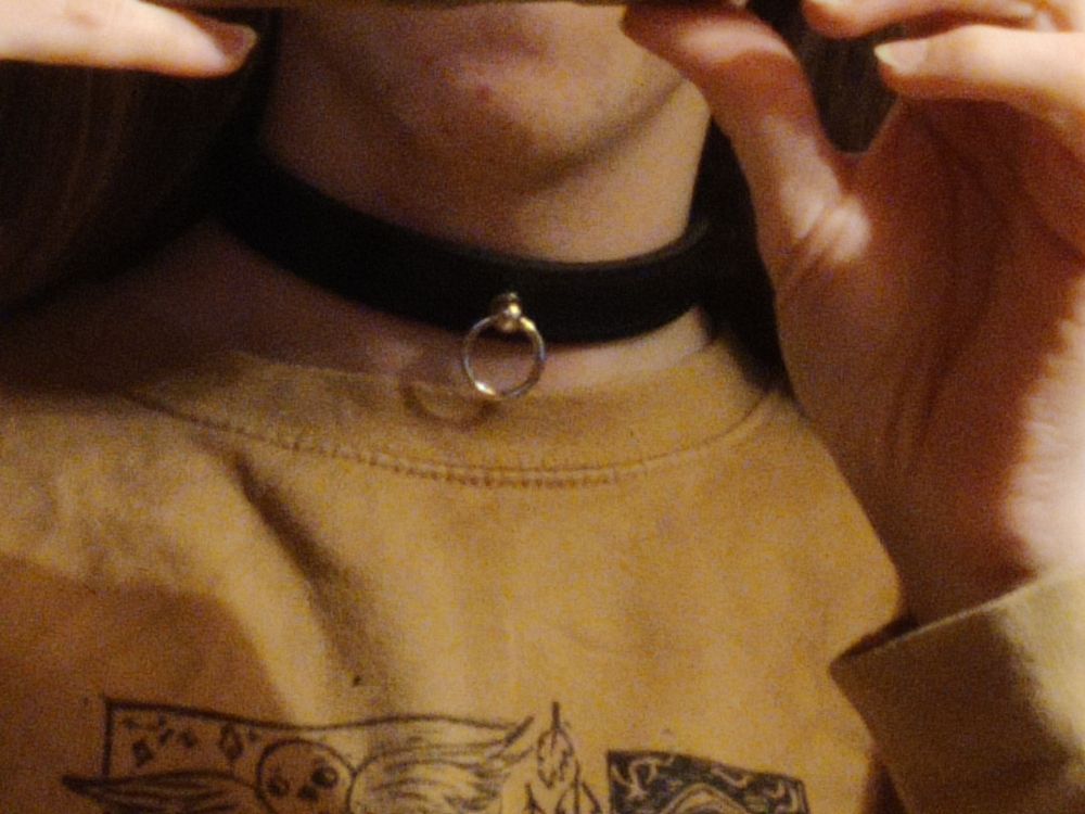 a picture of the area just around my neck while im wearing a collar