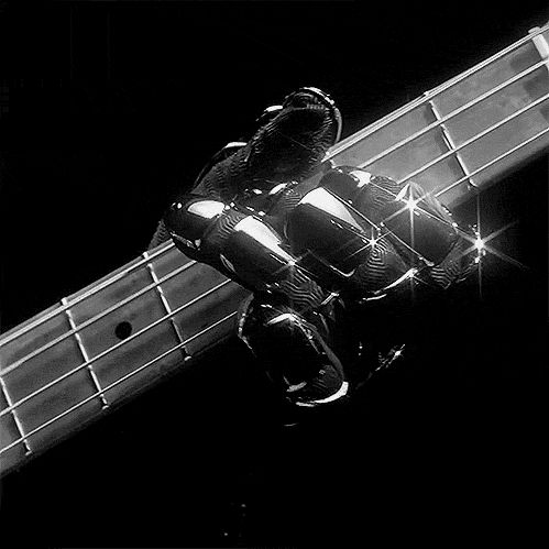 Robotic hand fingering an string instrument 