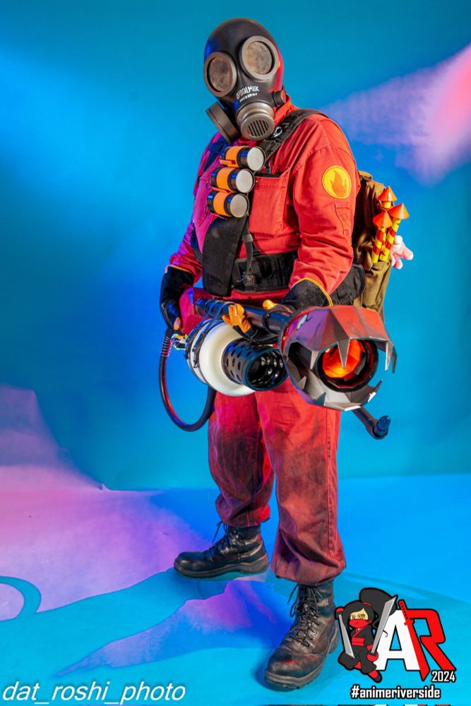 Team fortress 2 Pyro cosplay