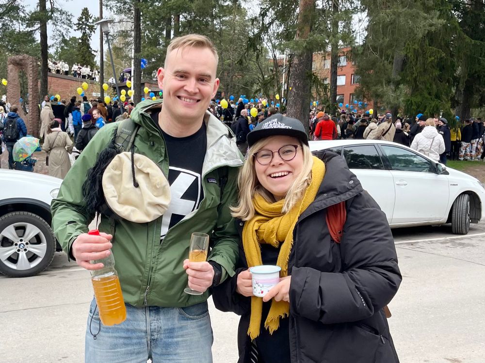 Atte Harjanne ja Saara Hyrkkö 
eappuriehan julistuksessa