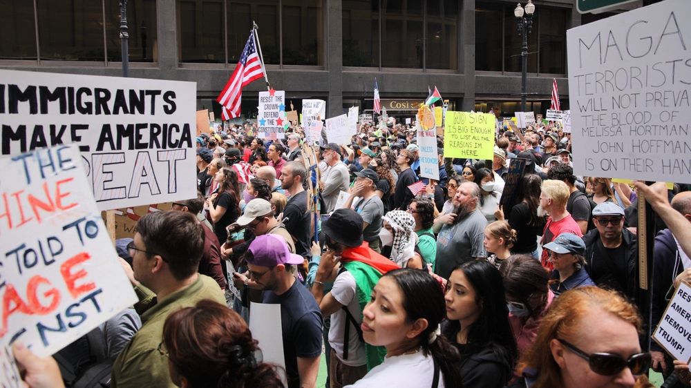 Anti-Trump ‘No Kings’ Protest, March Draw Thousands to Downtown Chicago