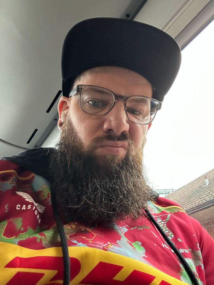 Trying to look like a Poundland Jo Marler