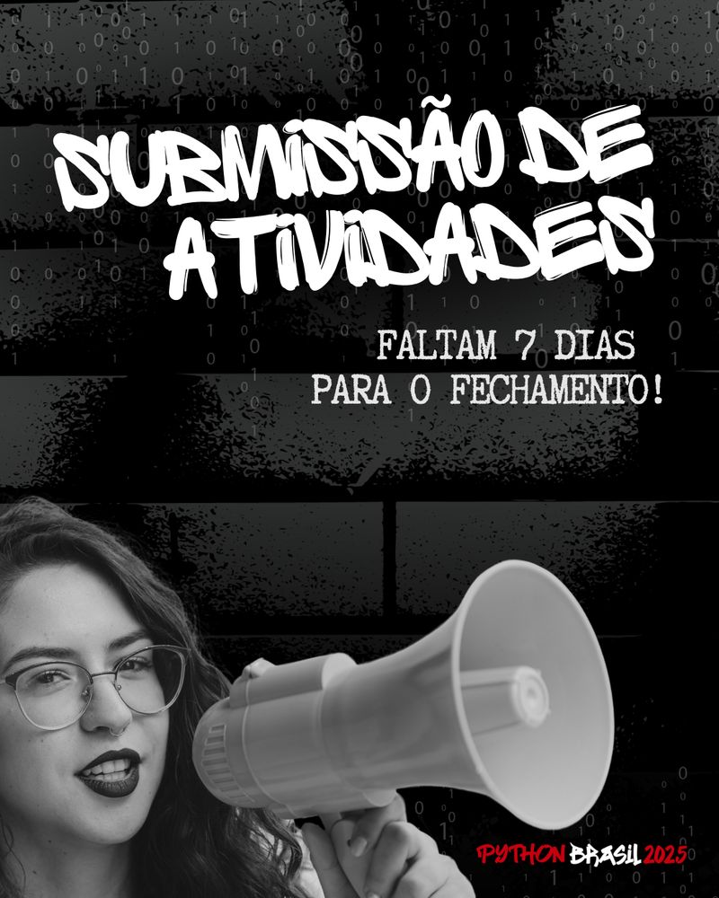 Imagem escura com binários na parte de cima.
Texto "Submissão de atividades" em fonte que se assemelha a grafiti
"Faltam 7 dias para o fechamento!"
Uma mulher branca de cabelos escuros usando óculos de aro delicado e batom escuro, segurando um microfone (imagem em preto e branco)
Logo da PyBR2025.