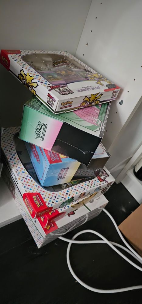 Quelques coffrets Pokémon TCG