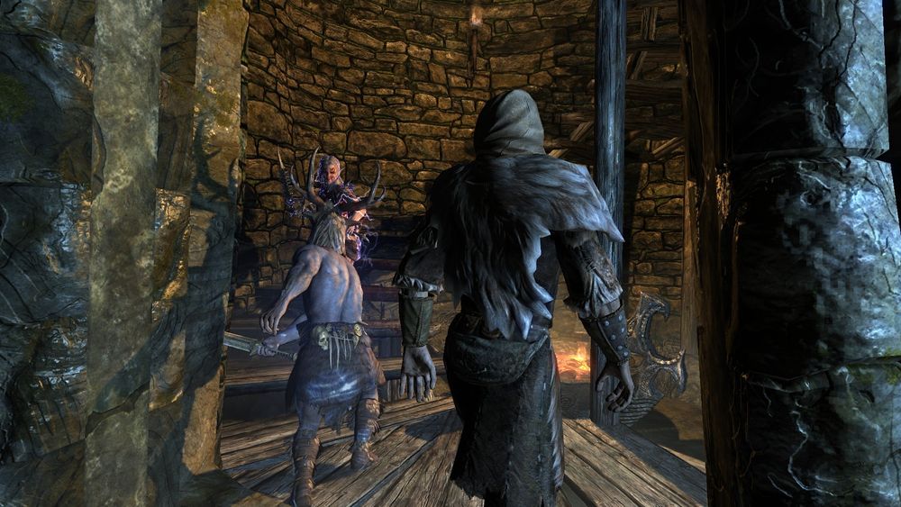 Briarheart가 reachwoman과 싸우고 있다. 가죽아머 차림의 보스머가 그들을 쳐다보고 있다.