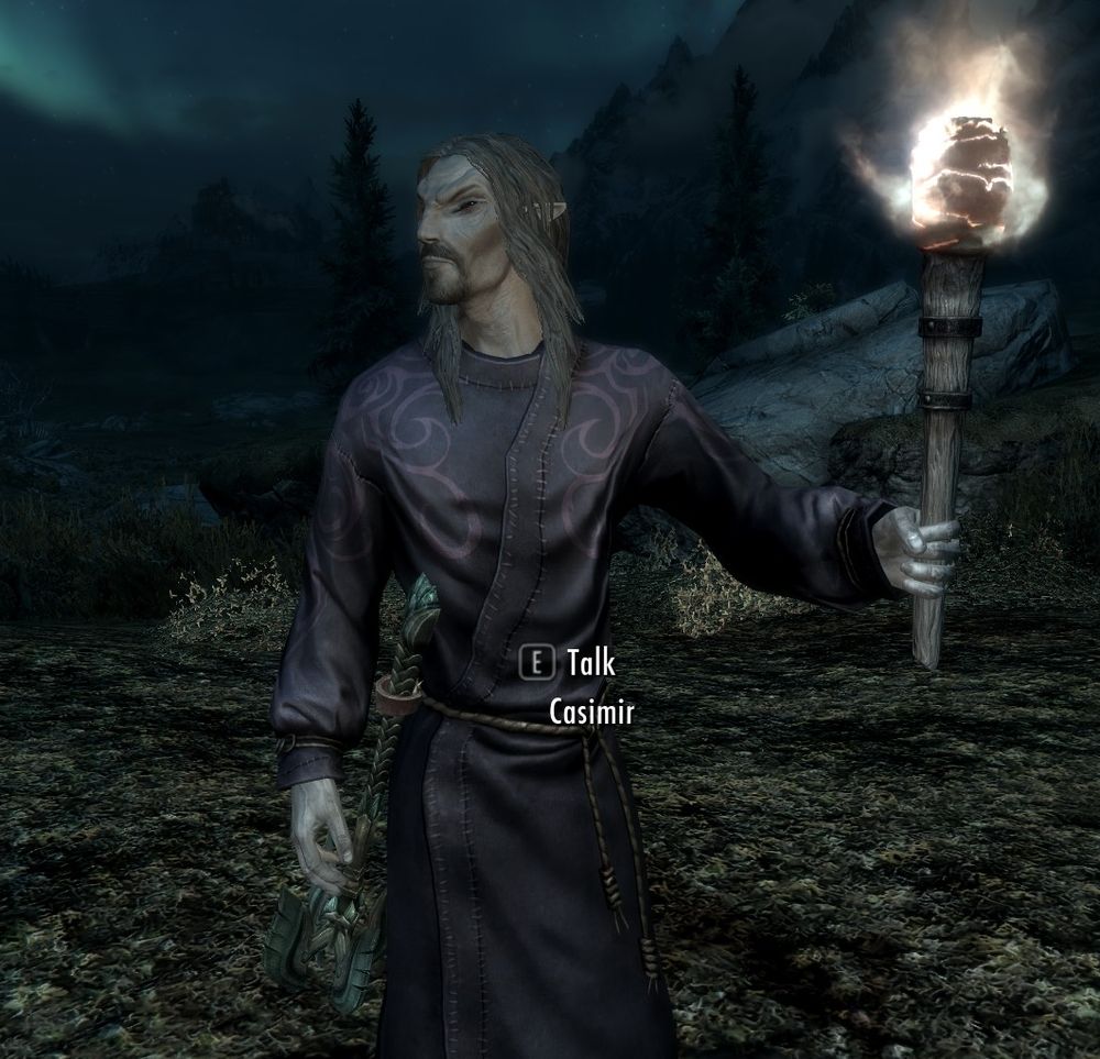 베르미나 컬트 로브를 입은 에란두르.