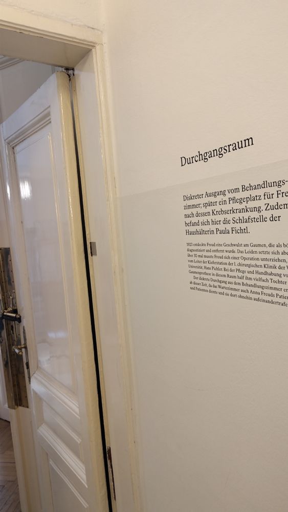Durchgangsraum waaruit de patiënt ongezien kon vertrekken na de psychoanalyse. 