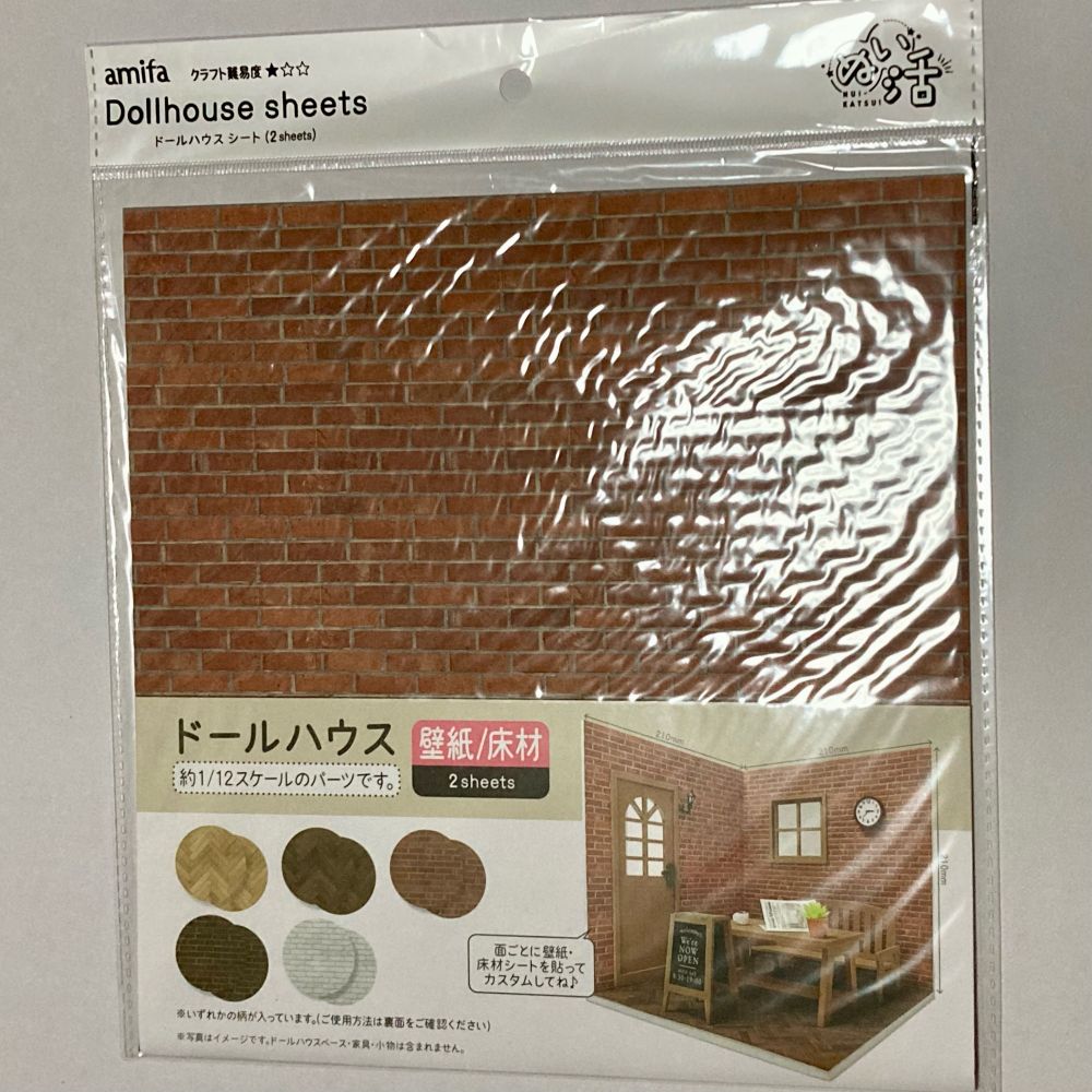 Seriaのドールハウスシート（レンガ・茶）の開封前画像。